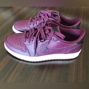 Nike Air Jordan Women’s Retro Low OG Bordeaux Size 7.5